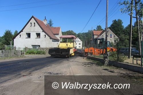 REGION, Dziećmorowice: Trwa remont drogi w Dziećmorowicach