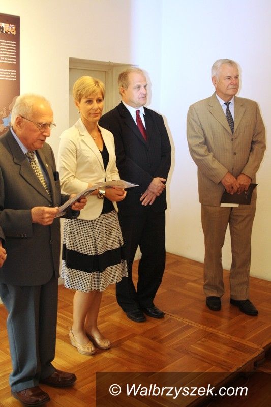 Wałbrzych: Dwie nowe wystawy w Bibliotece pod Atlantami
