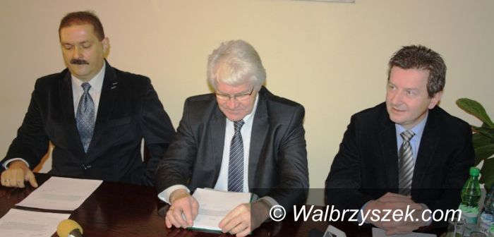 powiat wałbrzyski: Starosta Piksa i przewodniczący Detyna krytykują proceder kupczenia głosami