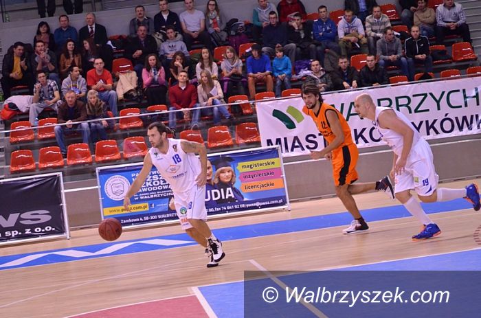 Wałbrzych: III liga koszykówki: Z zamiarem pokonania rezerw WKK