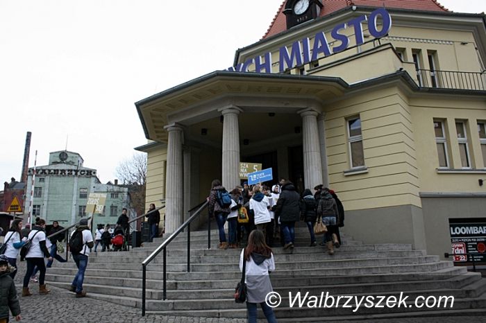 Wałbrzych: Happening na Dworcu Miasto