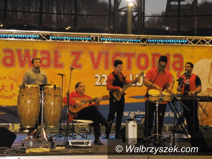 Wałbrzych: Galeria Victoria w karnawałowych rytmach – koncert Jose Torresa & Havana Dreams