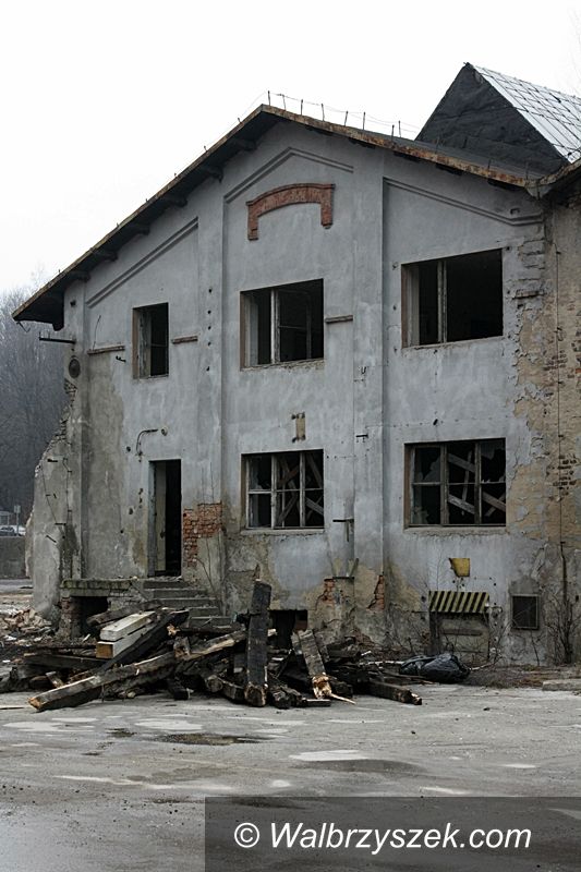 Wałbrzych: Stara zajezdnia przechodzi do historii