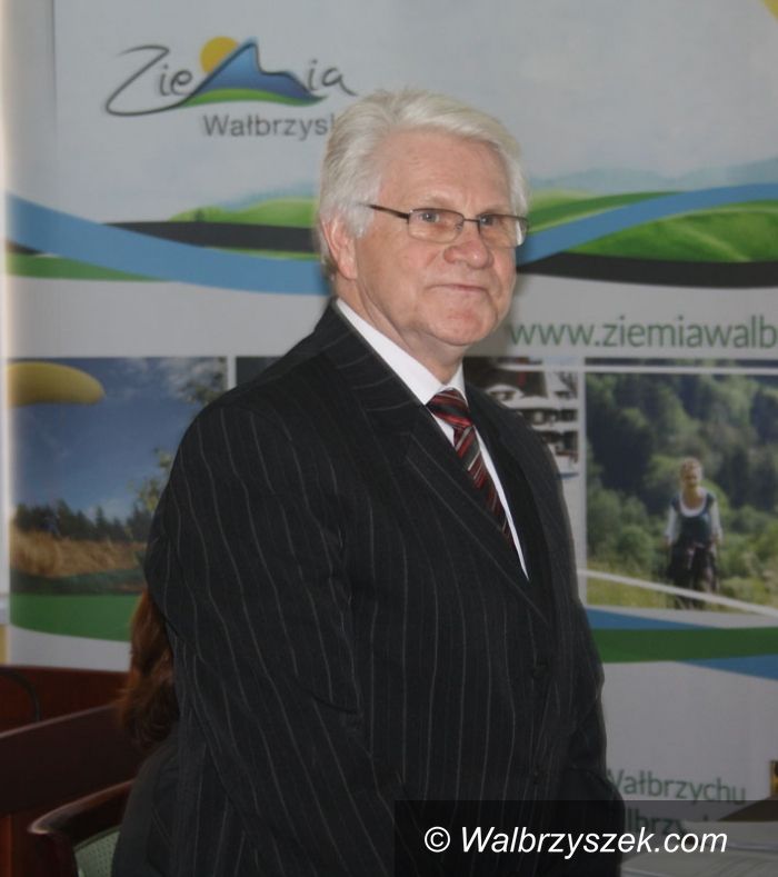 powiat wałbrzyski: Opozycja nawołuje starostę do złożenia dymisji