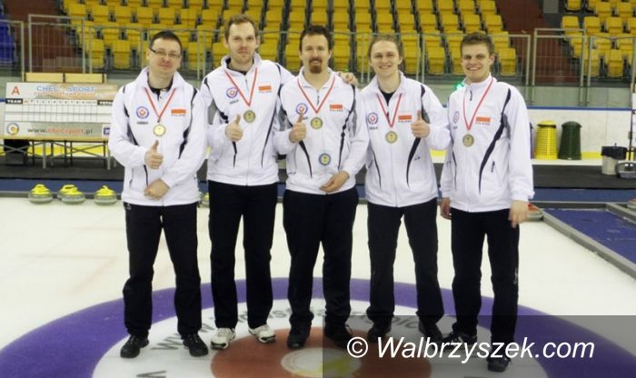 Cieszyn: Wałbrzyszanin gra w curling