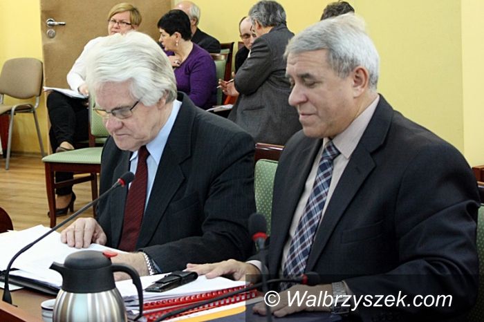 powiat wałbrzyski: Pracownicy Starostwa czekają na podwyżki wynagrodzeń