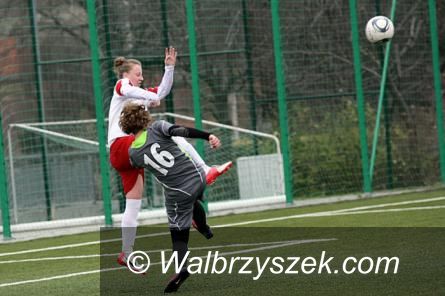 Wałbrzych: III liga piłkarka: Victoria gromi