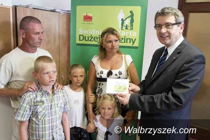 Świdnica: 1.000 Świdniczan ma Kartę Dużej Rodziny
