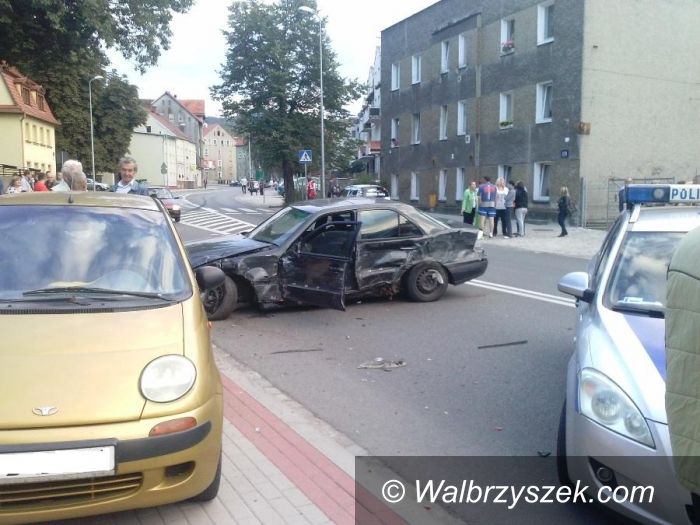 Wałbrzych: Trzy rozbite samochody