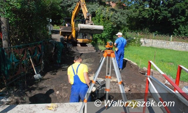 Region: Nowa droga na dojazdach do mostu przy ul. Kłodzkiej 97 w Głuszycy Górnej