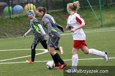 REGION: III liga piłki nożnej kobiet: AZS II i VAW pewnie wygrywają swoje mecze