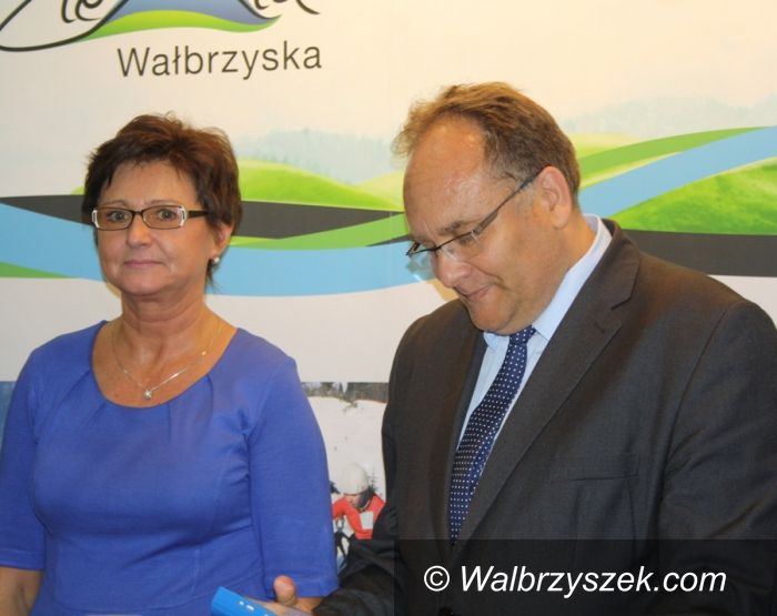 powiat wałbrzyski: Powiat remontuje drogi i placówki oświatowe