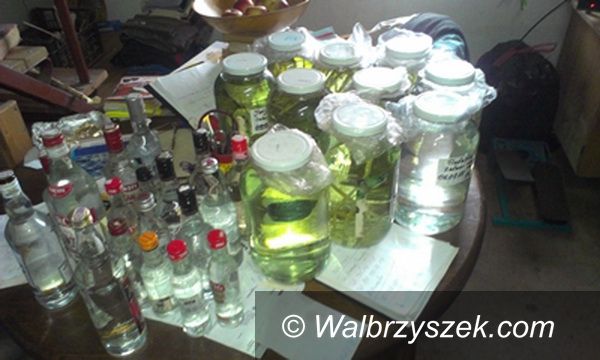 Region: Policjanci zabezpieczyli nielegalną wytwórnię alkoholu