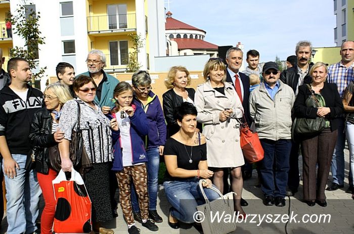 Wałbrzych: Na Podzamczu lokatorzy odebrali klucze do mieszkań