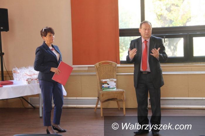Region: Świebodzice: Nagrodzeni za działalność oświatową