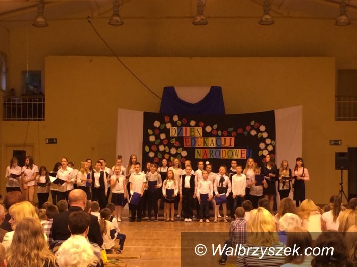 Wałbrzych: Dzień Edukacji Narodowej w PSP nr 17 i PG nr 4 w dzielnicy Sobięcin