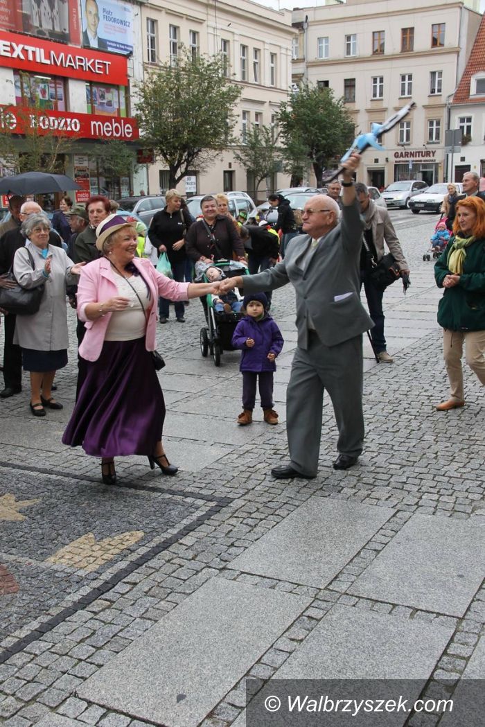 Świebodzice: Świebodzice: Seniorzy przejęli miasto