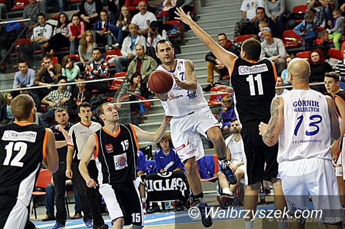 Wałbrzych: II liga koszykówki: Wygrana z Obrą