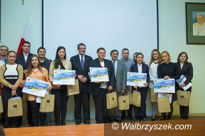 Region: Świdnica płaci za prace dyplomowe