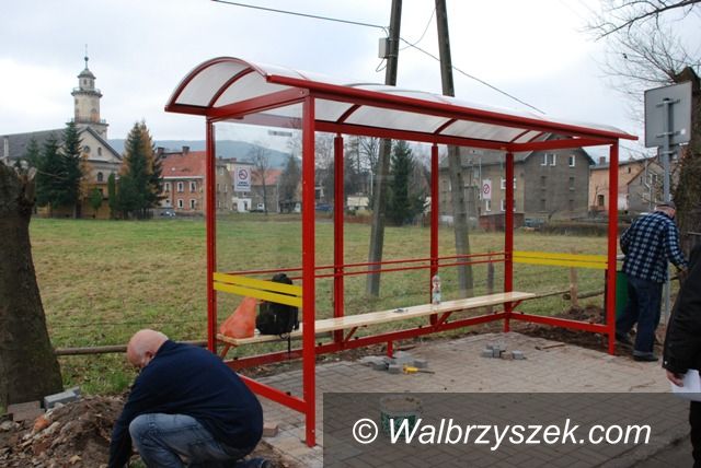 Region: Nowe wiaty przystankowe w Głuszycy i Sierpnicy