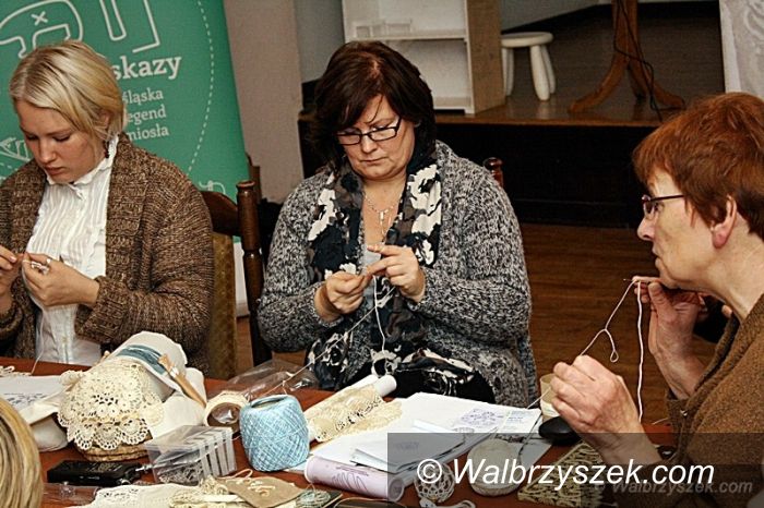 Książ: Warsztaty koronczarskie i spotkania mistrzowskie w Książu