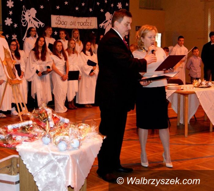 Wałbrzych: Otwarcie placu zabaw i Jasełka w PSP nr 17 w Wałbrzychu