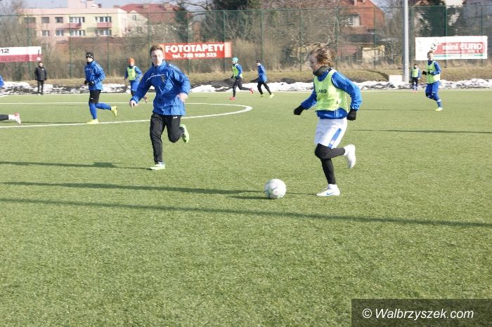 Wałbrzych: Sparing piłkarek AZS–U PWSZ z juniorami Górnika
