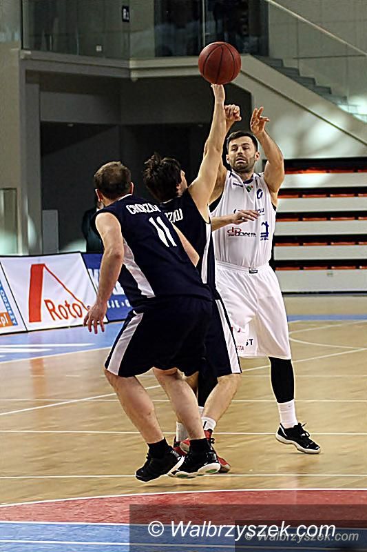 Katowice: II liga koszykówki: Mickiewicz pokonany