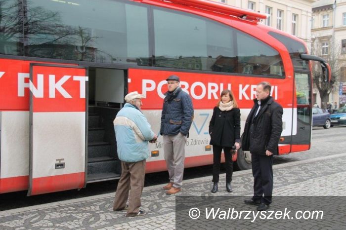 Świebodzice: Świebodzice: Krwiobus i pyszne jabłka