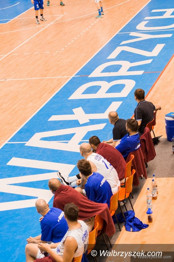 Wałbrzych: II liga koszykówki: Bezradny Mickiewicz
