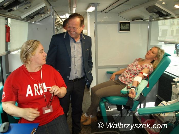 Świebodzice: Świebodzice: 10 litrów w krwiobusie