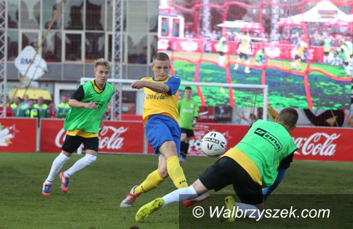 Kraj: Chłopcy z Legnicy i dziewczęta z Łodzi wygrywają wielki finał Coca–Cola Cup