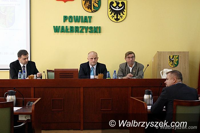 powiat wałbrzyski: Powiatowe sprawy i absolutorium dla Zarządu