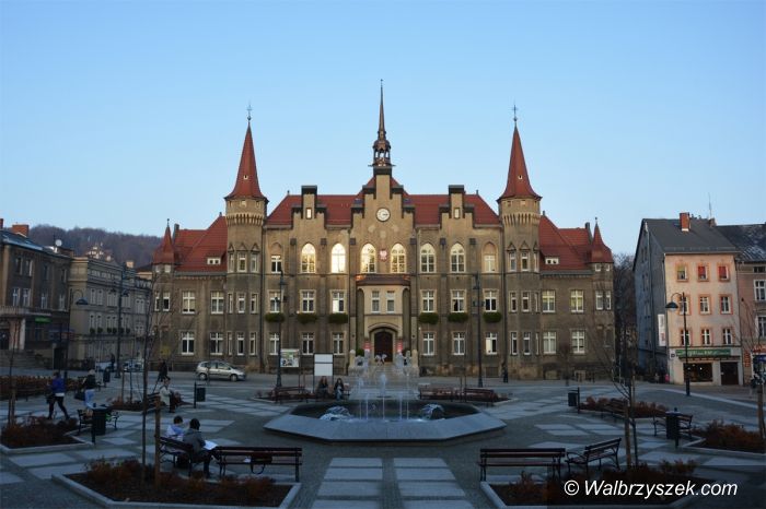 Wałbrzych: Chciał wyskoczyć z drugiego piętra w Ratuszu