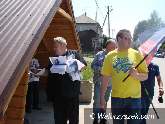 Korzenna/Wałbrzych: Wałbrzyszanie protestowali w Korzennej