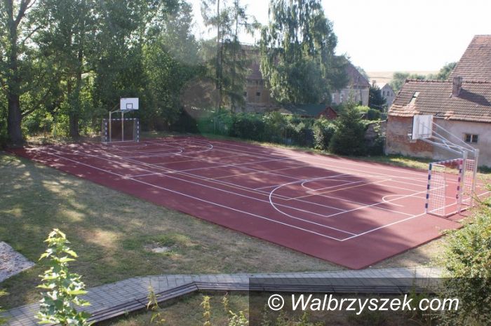 REGION, Stare Bogaczowice: Nowe boisko wielofunkcyjne