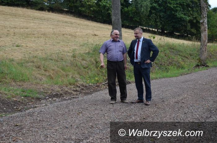 powiat wałbrzyski: Utwardzali drogi