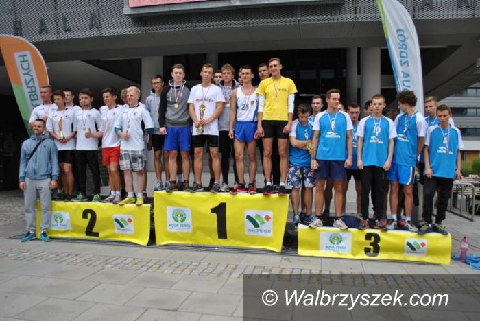 Wałbrzych: Biegali w sztafetach