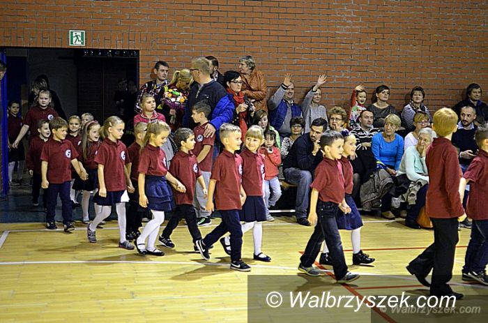 Wałbrzych: Pasowanie klas pierwszych w ZSOI