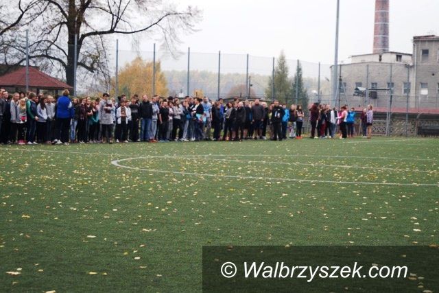 Wałbrzych: Młodzież ewakuowana ze szkoły