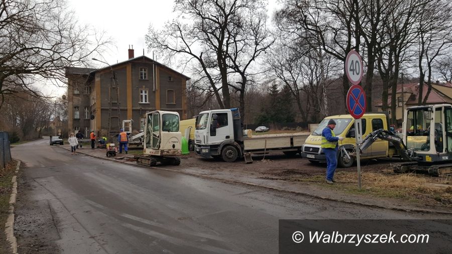 Wałbrzych: Robią oświetlenie na Starachowickiej
