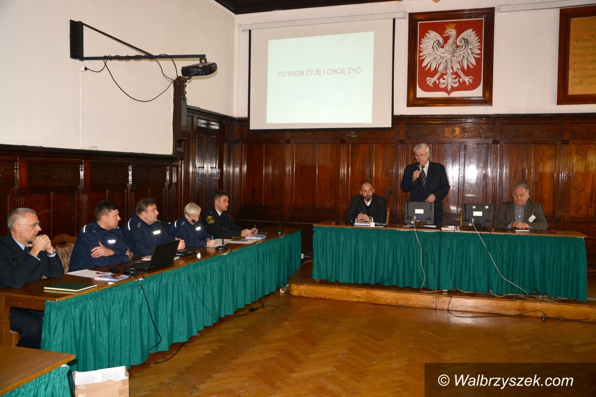 Wałbrzych: Spotkanie służb mundurowych oraz dyrektorów wałbrzyskich placówek oświatowych