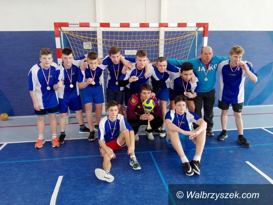 Wałbrzych: Opanowali szczypiorniaka