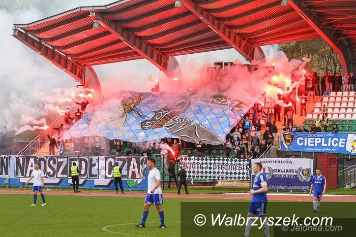 Jelenia Góra: III liga piłkarska: Zaległości nadrobione, punkty dopisane/Obszerna fotorelacja z meczu