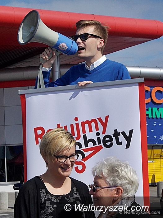 Szczawno-Zdrój: Akcja "Ratujmy Kobiety" pod Tesco