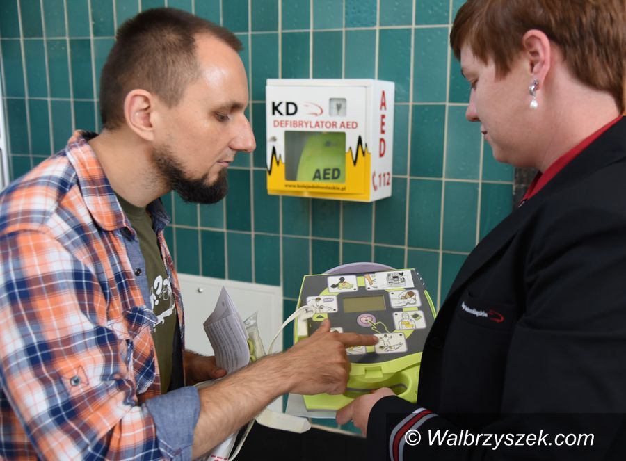 REGION: Defibrylatory w pociągach Kolei Dolnośląskich