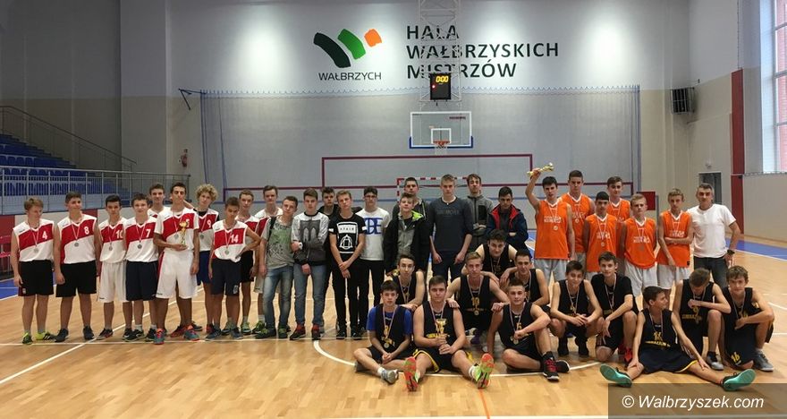 Wałbrzych: Sportowe gimnazjum najlepsze w koszykówce