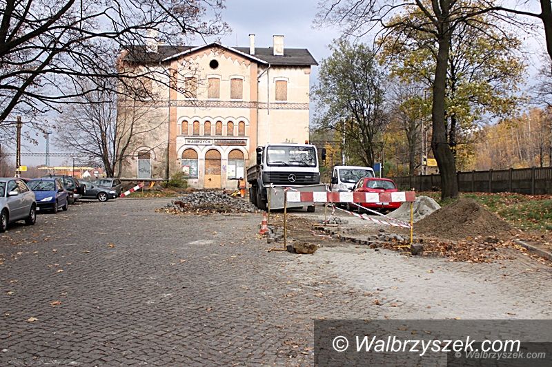Wałbrzych: Ruszyły prace przy dworcu kolejowym w Szczawienku