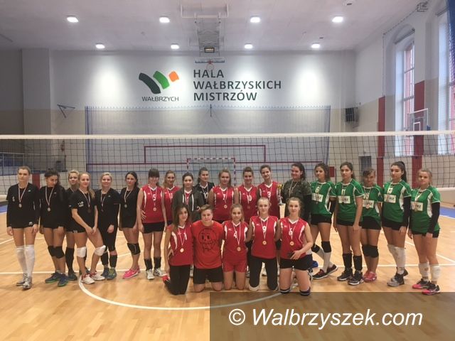 Wałbrzych: Szkoły ponadgimnazjalne grały w siatkówkę