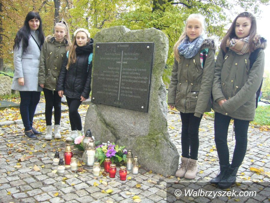REGION, Boguszów-Gorce: Światełko pamięci na byłym cmentarzu ewangelickim